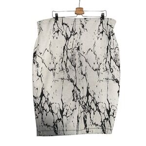 Courtenay Skirt Womens 3X Plus Size Pencil Marble Print Black White Knee Length